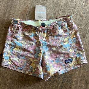 Patagonia Tan/yellow/Blue Kids (unisex) Baggies 4” Shorts. NWT
